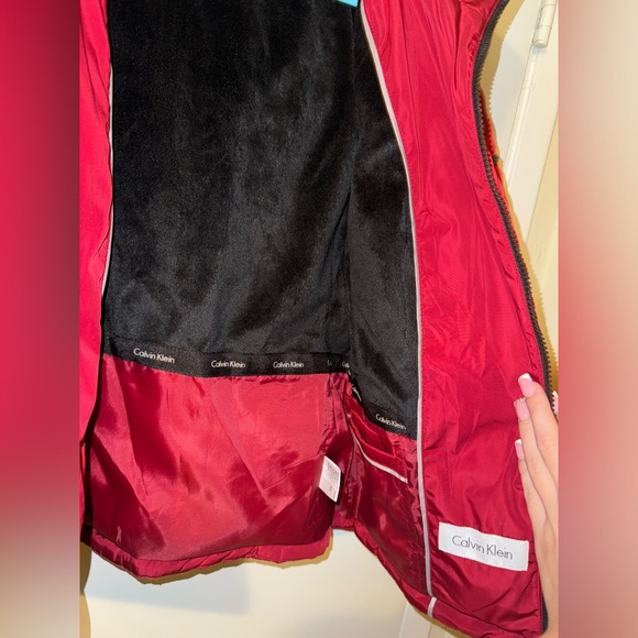 Calvin Klein - Picture 3 of 8